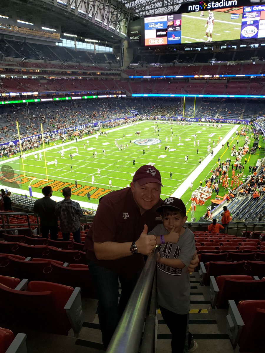 TRubelee's tweet photo. 1st A&amp;M game for Ryan! #TexasBowl https://t.co/x8OjDHaZOE