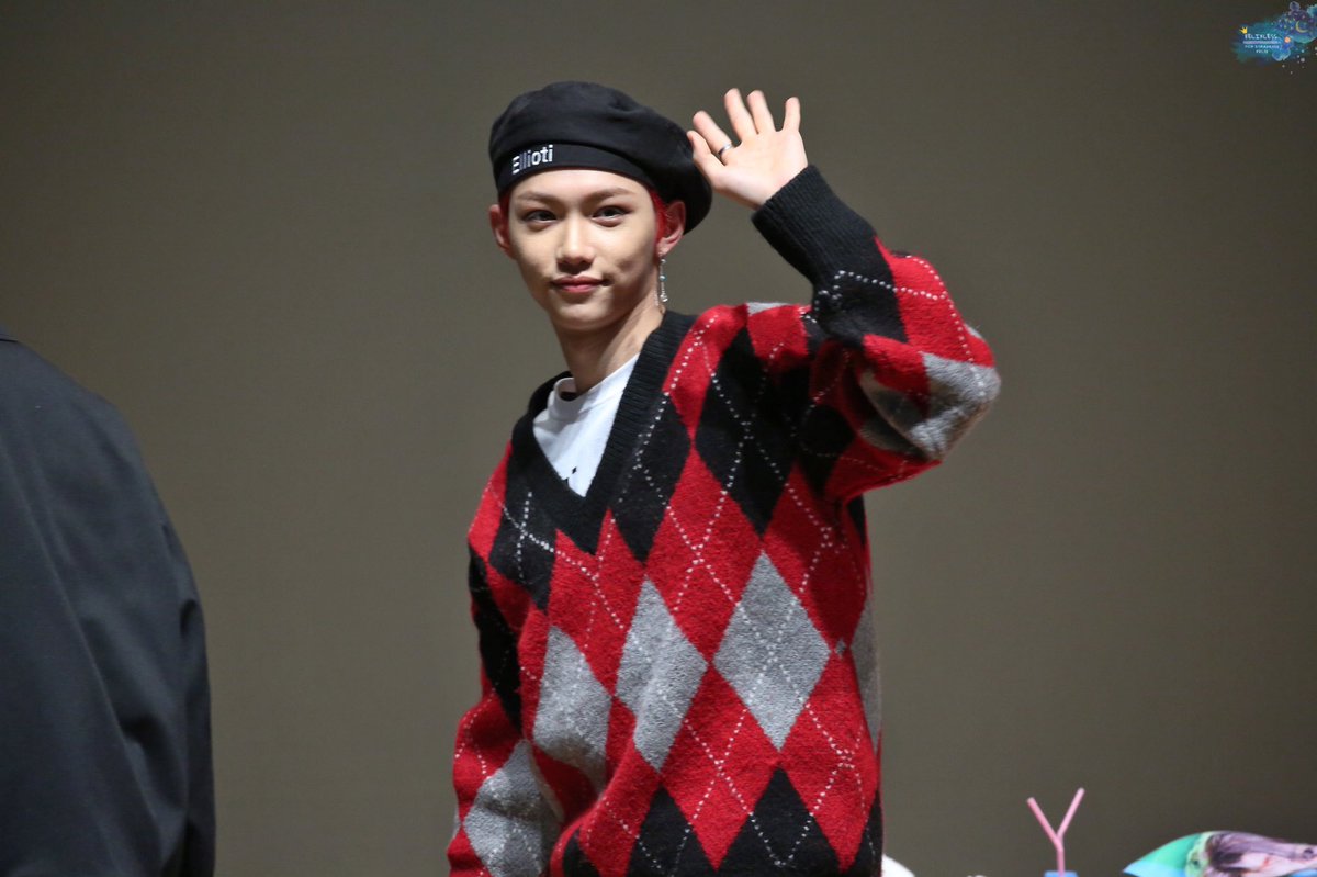 felixless915's tweet photo. 191226 용산팬싸 동자아트홀
HQ

🍒🍓🍎 🌶 .... ? 😆👋🏻

#straykids #felix #필릭스 #스트레이키즈 https://t.co/z7tfIhuHFw