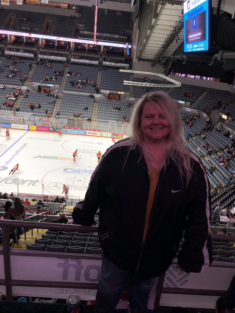 lwheeler20's tweet photo. Moms first ever hockey game! 🏒😍 #LetsGoKomets https://t.co/PiplOsTgOO