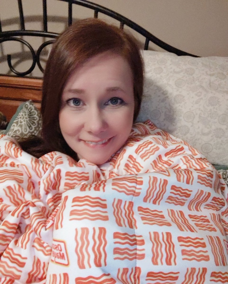 Amybell1281's tweet photo. My life is now complete! Wrapped in @oscarmayer bacon goodness! Thanks for making me feel loved! ♥️#CuffOscar https://t.co/WZUVtiurwX