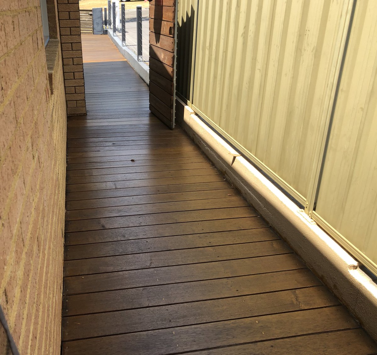 mick_mccann's tweet image. Day 2 - Summer projects. Decks back looking 10/10. #noemails #Flourishing #manuallabour @drewjanetzki