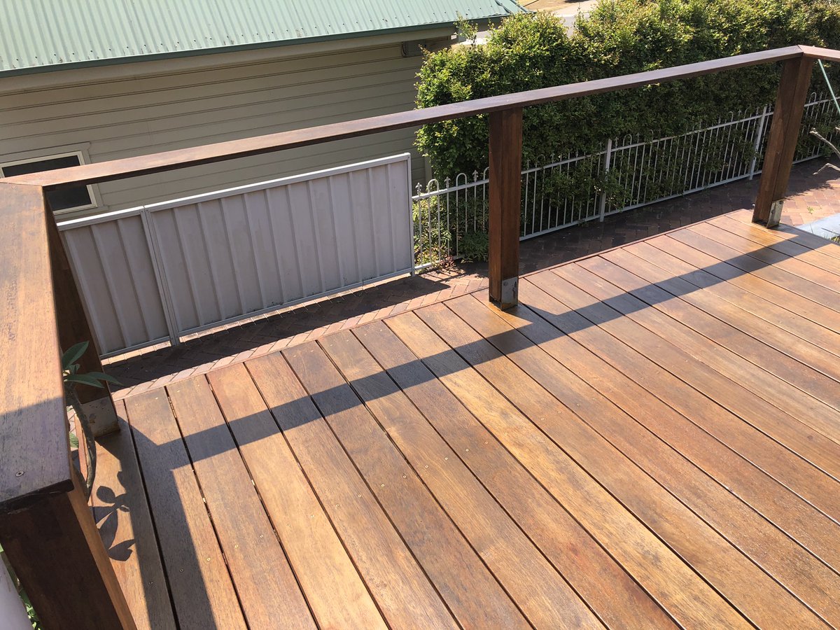 mick_mccann's tweet image. Day 2 - Summer projects. Decks back looking 10/10. #noemails #Flourishing #manuallabour @drewjanetzki
