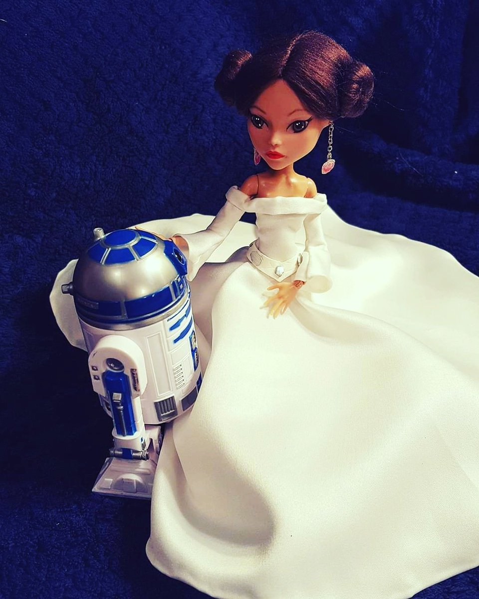 jedininja's tweet photo. Princess Leia doll I made #ripprincessleia #RiPCarrieFisher #princessleia #princessleiaforever #CarrieFisher #CarrieOnForever #jediashdesigns #ourprincess #ooakdoll #dollart #starwars #GeneralLeia https://t.co/dLQEvCsF4I