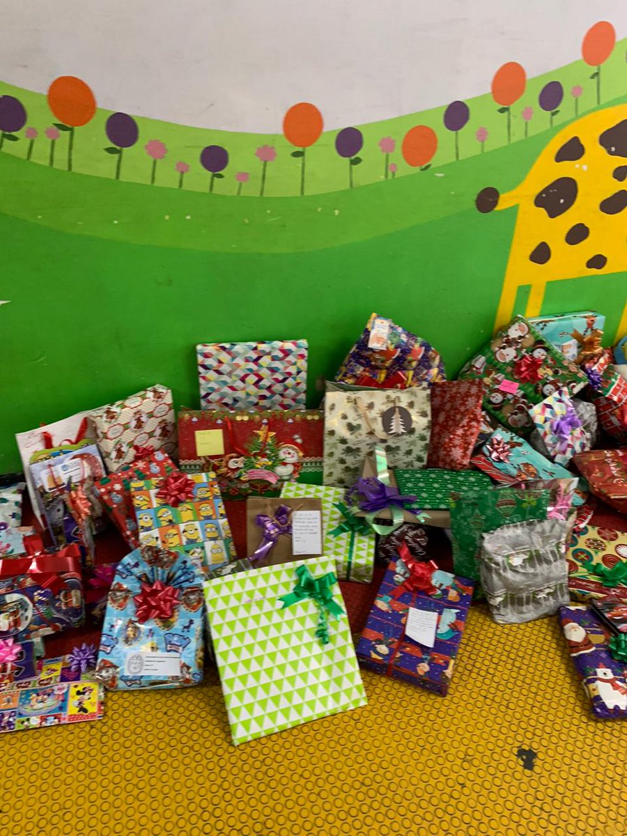 ugamarro_pl's tweet photo. #QuéBuenoEsMiPais | Un grupo de estudiantes de @FIUSAC entregó 151 regalos a niños que reciben atención médica en pediatría del Hospital General San Juan de Dios (@HospigenGT) este viernes. (Foto Karla Martínez) @prensa_libre @Economia_pl https://t.co/HAPtOhlKJ8