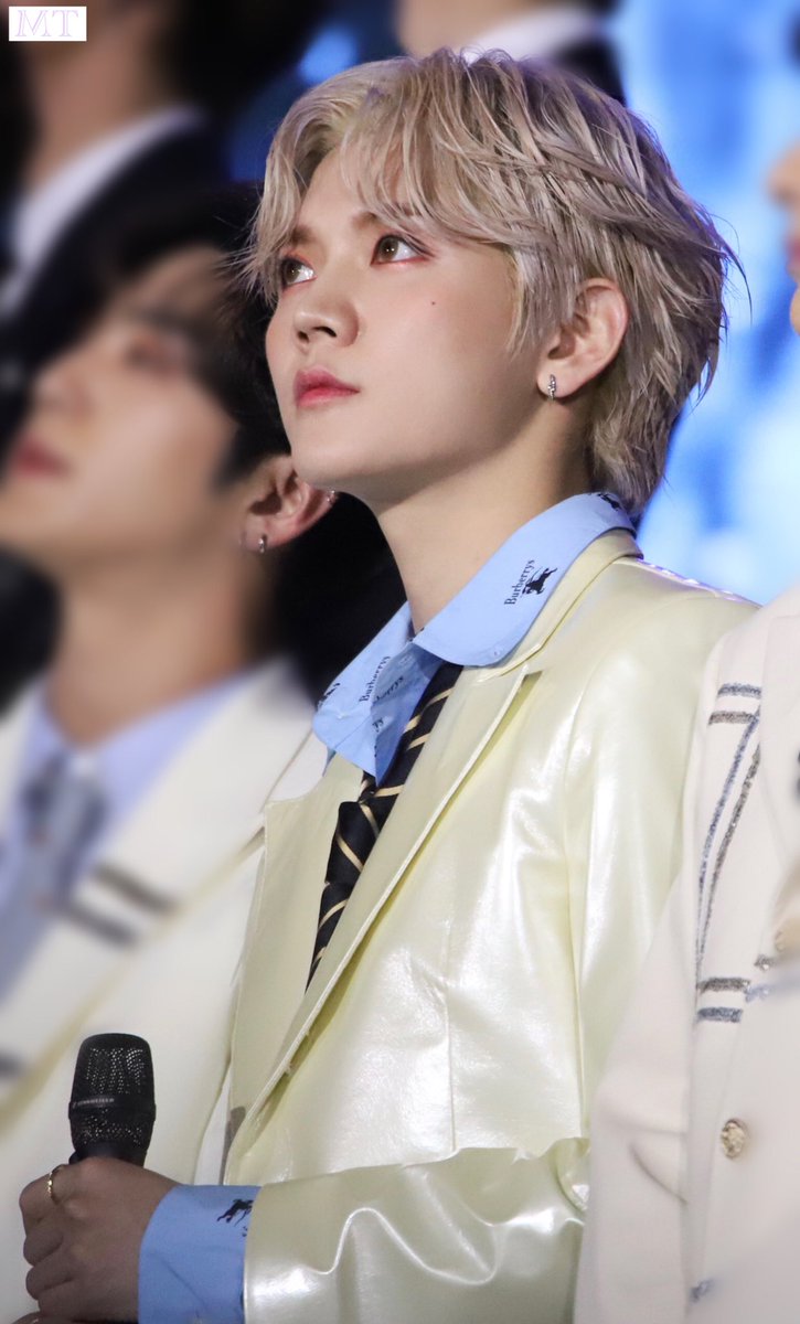 minki_team's tweet photo. 191227 KBS 가요대축제🐰

#렌 #최민기 #REN #レン #뉴이스트 #NUEST #민기 https://t.co/0mHRfwDrv7