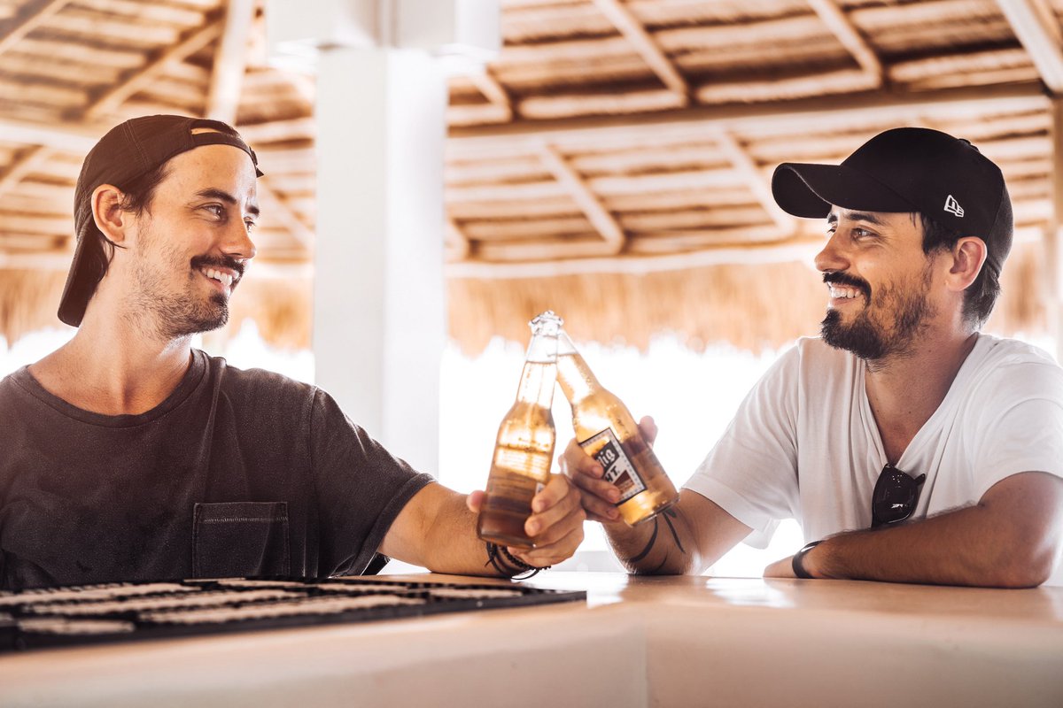 Cheers to the last weekend of 2019 🍻who’s ready for #2020?  
#sanmiguel