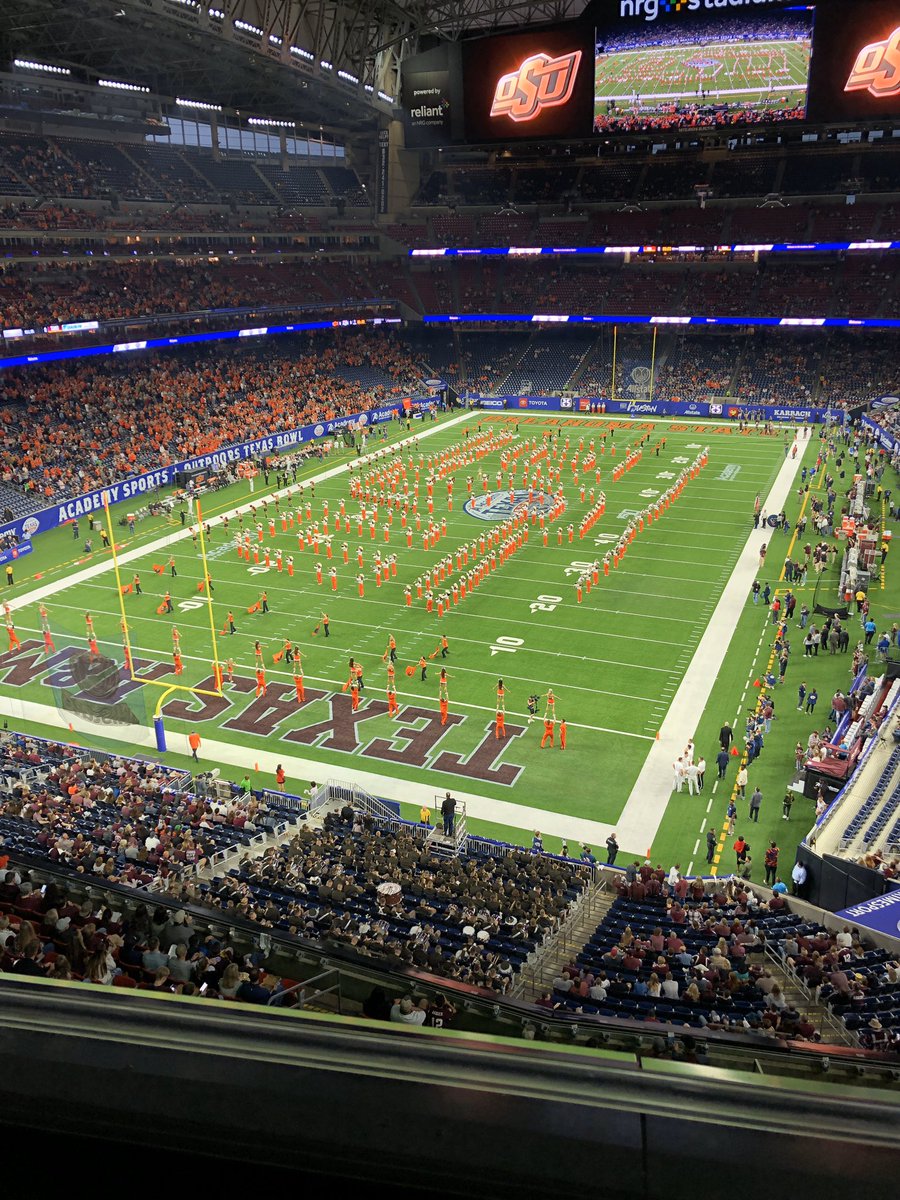 MsDeLeon_CFB's tweet photo. Our yearly bowl game trip ☑️ #centralselfie #winterbreakbingo #texasbowl @librareprincess https://t.co/1akvz0YycT