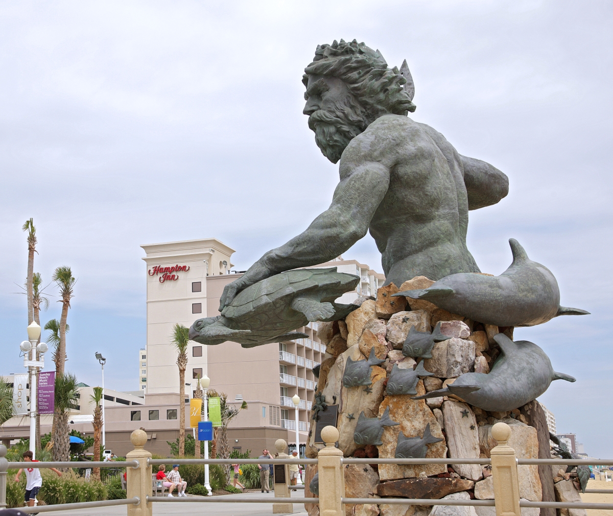 Look who's waiting to greet you when you arrive. #VirginiaBeach #HamptonInnVABeach #virginiabeachoceanfront