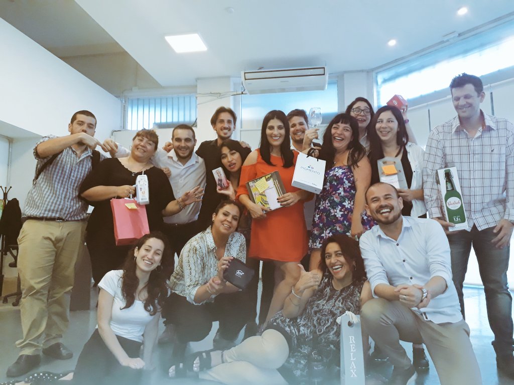 ChinoWally's tweet photo. Juego del Amigo invisible y brindis de fin de Año en @Osdepym San Martín 
@ClubOsdepym 
@GOsdepym @AndreaBastias78 @Yamila58320716 @AVellilla @Florenc59347193 @VOsdepym @Fermaidanasm @zarate_iva https://t.co/h88Haifzbo