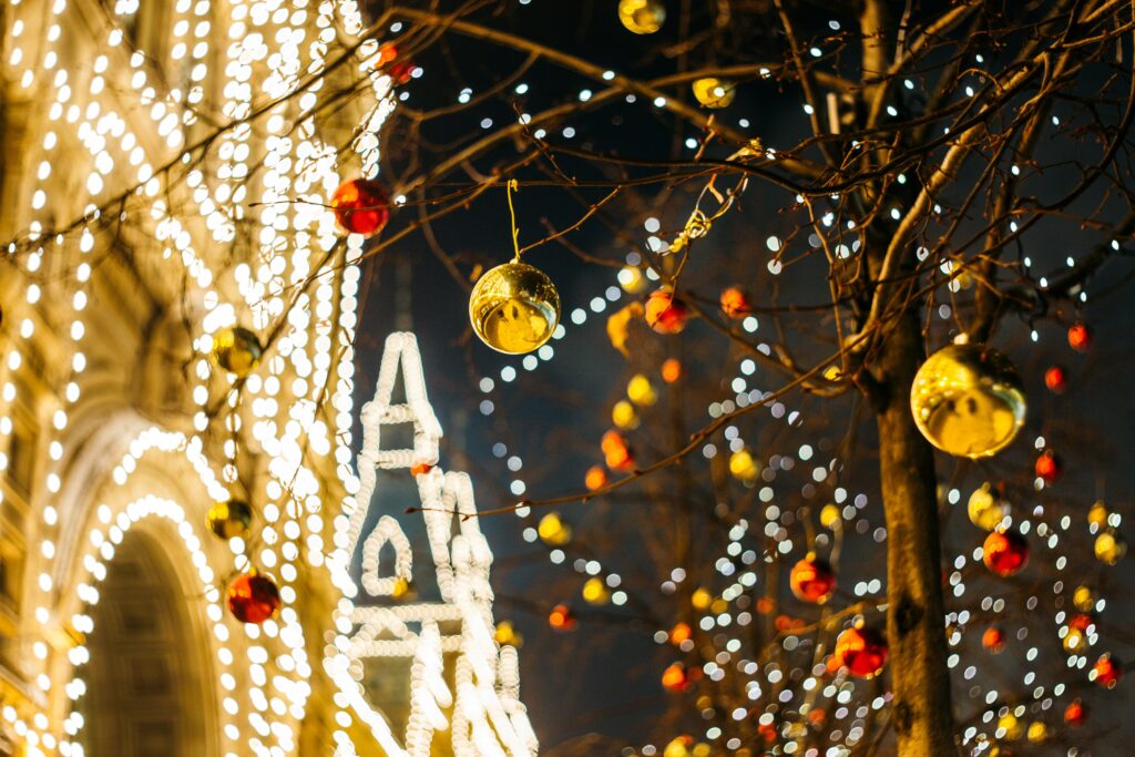 stacymolter's tweet photo. If you're looking for a little extra cheer this holiday season, check out one (or all) of our top 12 best Christmas light displays in Southern California. https://t.co/p7AnZRDS8w https://t.co/wu0Uo04gni