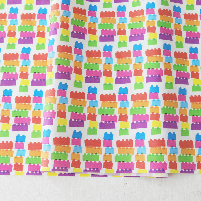 nakanishi2104's tweet photo. 好評の【トイブロック】にミニマムサイズを追加しました(写真その1)#nunocotofabric #toyblock #toy #textile #fabric #colorful #kids #pattern #fashion #design #ヌノコトファブリック #テキスタイル #ファブリック #積み木 #トイブロック #おもちゃ #カラフル #沖縄 #仲西太 #futoshinakanishi https://t.co/6EfUeSN1Z9