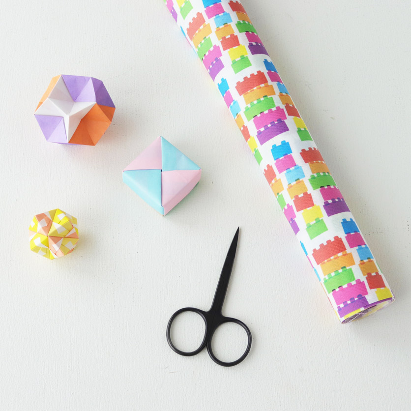 nakanishi2104's tweet photo. 好評の【トイブロック】にミニマムサイズを追加しました(写真その2)#nunocotofabric #toyblock #toy #textile #fabric #colorful #kids #pattern #fashion #design #ヌノコトファブリック #テキスタイル #ファブリック #積み木 #トイブロック #おもちゃ #カラフル #沖縄 #仲西太 #futoshinakanishi https://t.co/QrdkknHYKC