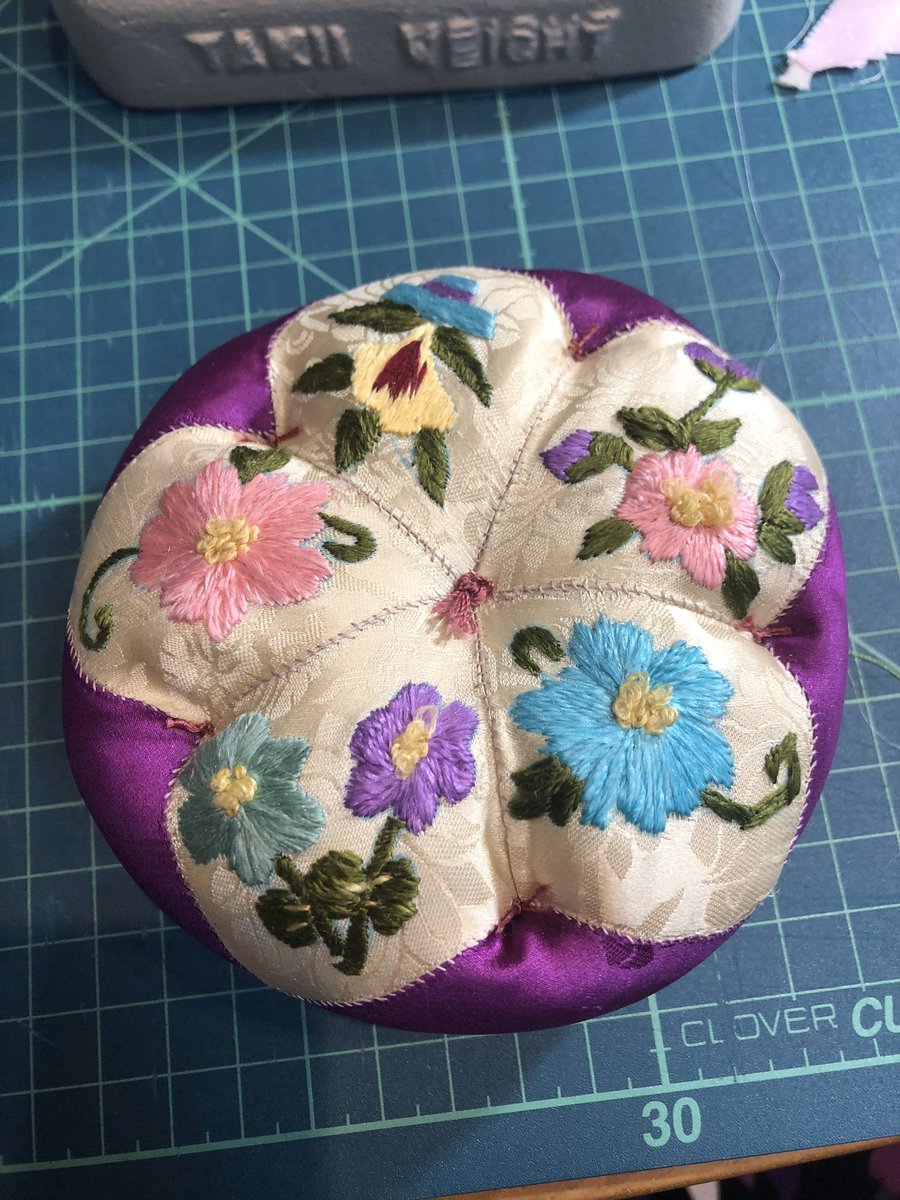 ｎao 刺繍入りパヌルコチ 韓国の針山です 完成しました 韓国刺繍 かんぼう工芸