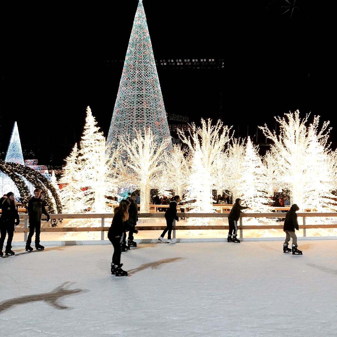 EnchantSEA's tweet image. The Seattle Times: “An ice rink, a holiday market, giant pretzels and more than a million lights will leave eyes all aglow.”

#EnchantChristmas #Enchant #Christmas #Xmas #holidays #friends #TMobilePark #ThingstodoinSeattle #SeattleDateNight #SeattleTrip #FamilyFun #Seattle