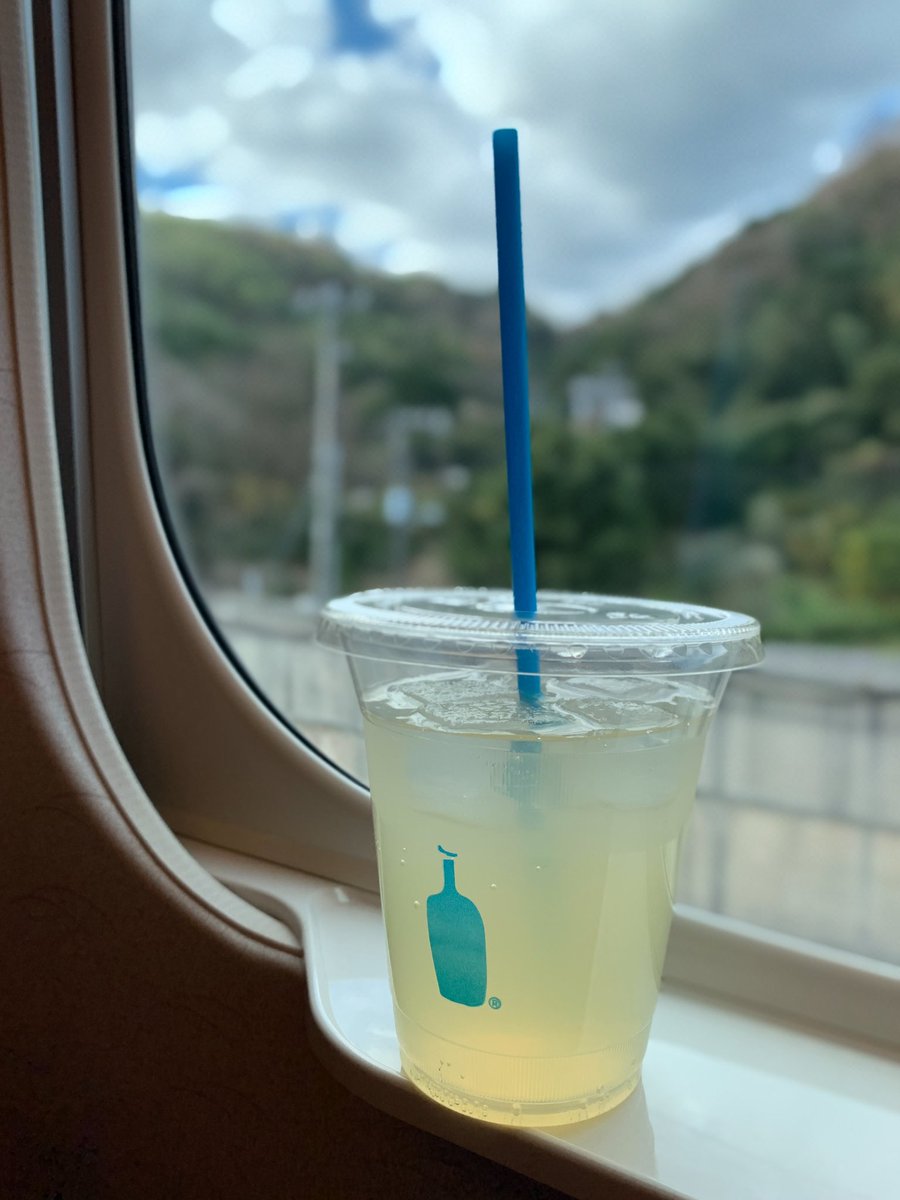 Qroocklyn's tweet photo. 旅のお供に✨🍋🌈
#lemanade #tokyo #homebound
#bluestraw #ozkn https://t.co/7BCZBSELHv