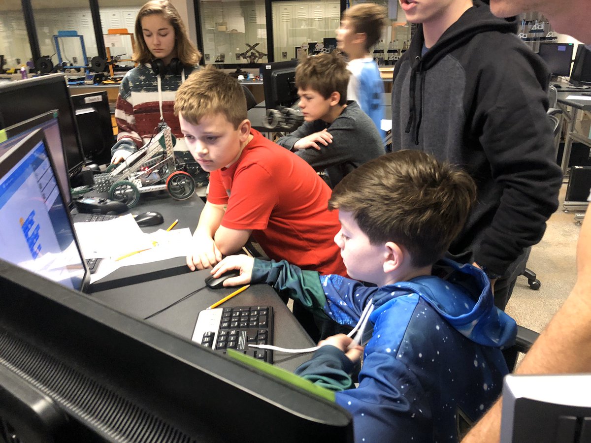 pennRoboCamp's tweet photo. Winter Workshops focused on autonomous programming - Applied &amp; Creative campers continue to surprise themselves with what they can do! #proudmoments #stem #robotics #automation #thejourney #pennrobotics #omgrobots https://t.co/sNcXpf8Wx1