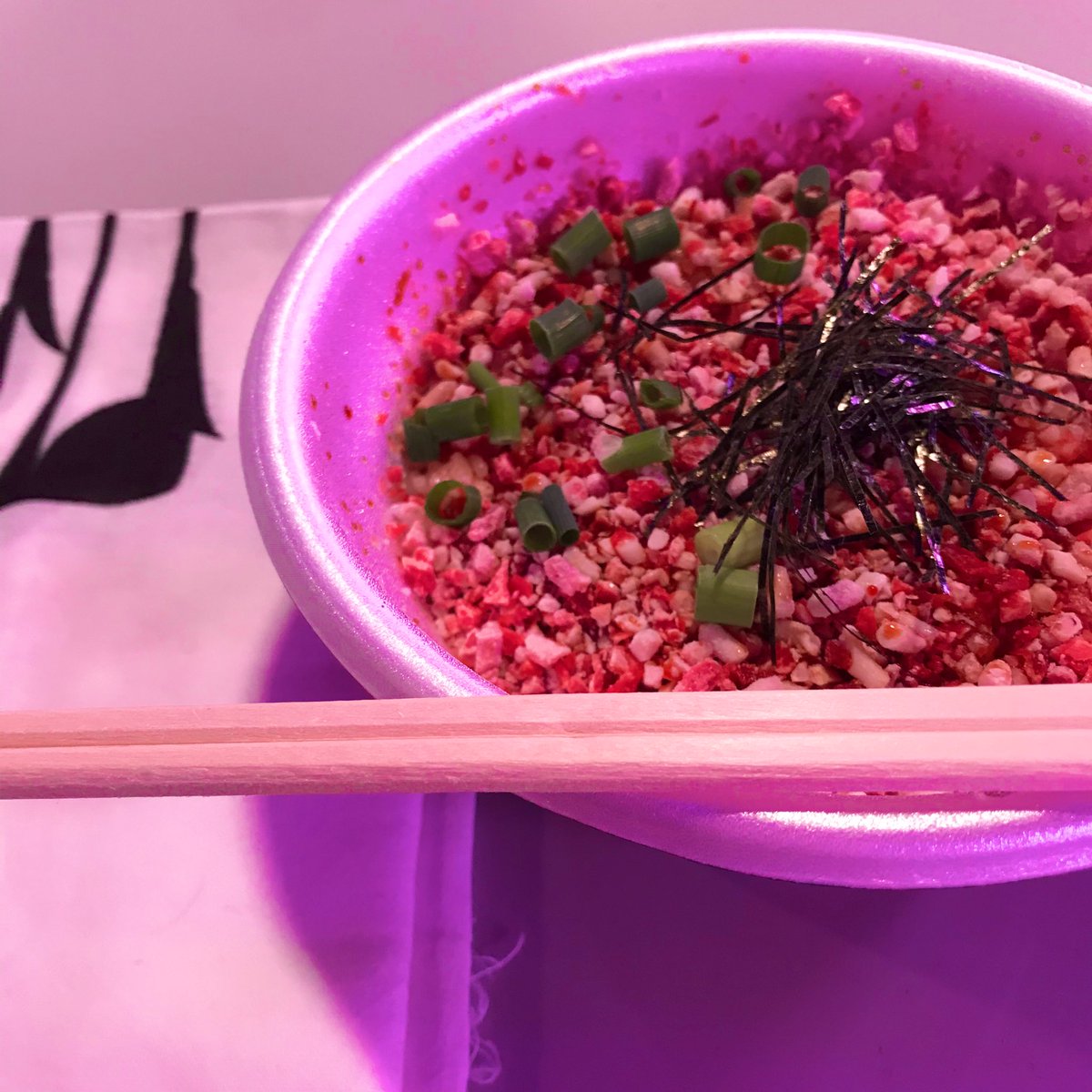もぎカシ384 على تويتر とりあえずごはん 牛トロ丼 照明のせいでファンタジーな食べ物になってますが気にしない もぎカシ384 على تويتر とりあえずごはん 牛トロ丼 照明のせいでファンタジーな食べ物になってますが気にしない
