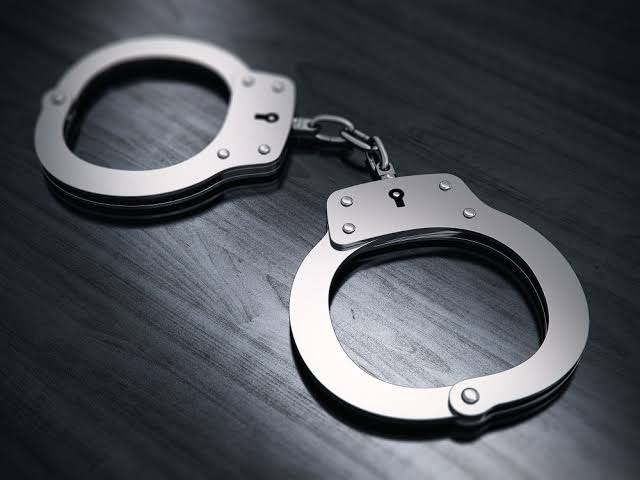 ExpressCapetown's tweet image. JUST IN: FOUR ALLEGED COPPER THIEVES ARRESTED IN CAPE TOWN WITH TOOLS, DRUGS capetraffic.net/2019/12/28/jus…