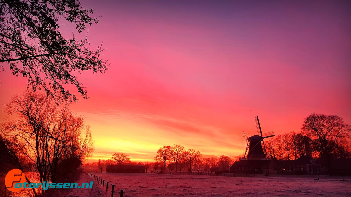 Prachtige #zonsopkomst bij de Pelmolen in #Rijssen
<a href="/mooieluchten/">mooieluchten</a> <a href="/BuienRadarNL/">Buienradar</a> <a href="/rtvoost/">RTV Oost</a> <a href="/tctreggestreek/">Tubantia Reggestreek</a> 
<a href="/tubantia/">Tubantia</a> #skyonfire #pelmolen <a href="/Weerplaza/">Weerplaza.nl</a> <a href="/weeronline/">Weeronline</a>