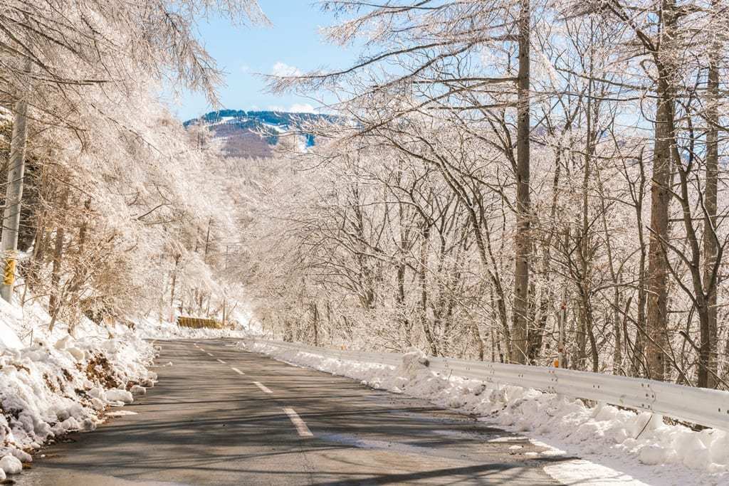 alentejo_1970's tweet photo. Snow at the mountain...#SerradaEstrela #Portugal ❄ https://t.co/0SfqozjGRq