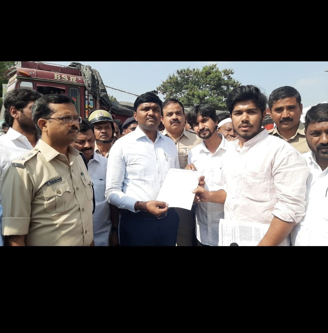 syedmudaseer8's tweet photo. Student
s Gathered against NRC,CAA and BRUTALLY attack on students #jamiamiliauniversity and Two shot dead in maglore and gave a memorandum to ADC Raichur.
#CAAProtests #NRC_CAA_NPR 
@INCIndia @RahulGandhi @NSUIKarnataka @nsui @priyankagandhi @raviboseraj @ArshadRizwan https://t.co/O68bPXS13T