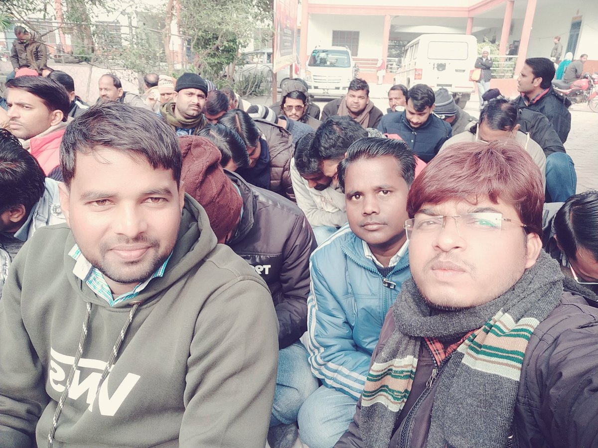VeereshRajput10's tweet photo. आज लेखपाल संघ के आंदोलन का 19 वा दिन है, उत्तर प्रदेश कर्मचारी सयुक्त परिषद, अटेवा, ऑल इंडिया पटवारी संघ , एवं अन्य कर्मचारी संगठनों, ने पूर्ण समर्थन दिया है, हमारी हड़ताल बिना मांगो को मनवाए वापस नही होंगी। लेखपाल संघ जिंदाबादजिन्दावाद.#uplekhpal_strike @drdineshbjp @CMOfficeUP https://t.co/mEGtK36VV0