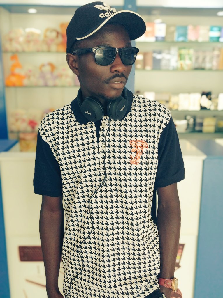 solution_di's tweet photo. 2019 u have been good
2020  u must be better
#CONTROLLER
2020 #CONCERT💪🎶 https://t.co/kjb9tf6j6t