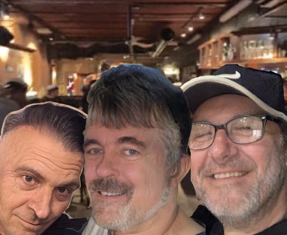 MaleckiOld's tweet photo. At the bar with the boys right now. Might get on and play some krunker tonight. ;) https://t.co/jjSM5Mccof