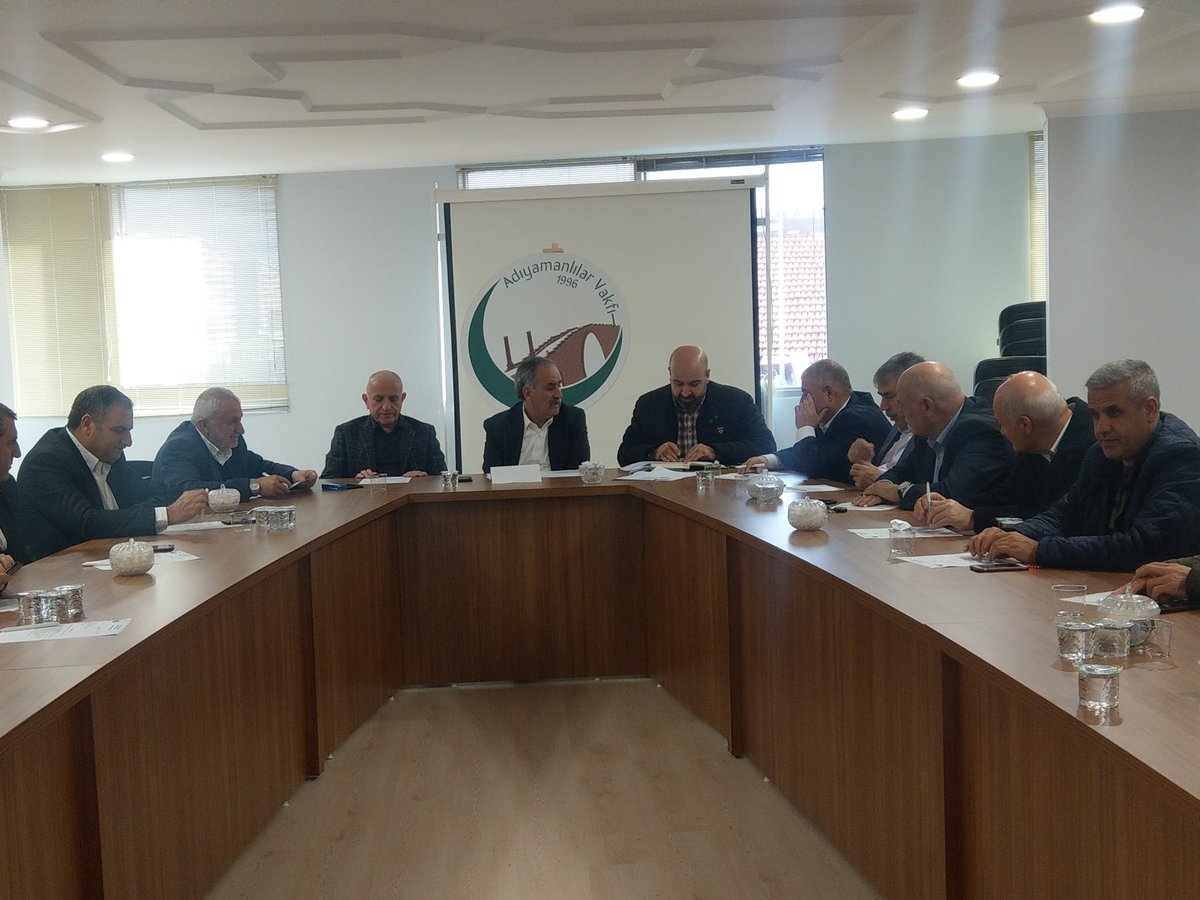 AdiyamanVakfi's tweet photo. Aralık ayı Yönetim Kurulu toplantısını başkanımız @omerozkartal34 başkanlığında gerçekleştiriyoruz https://t.co/rLz4oUg4ou