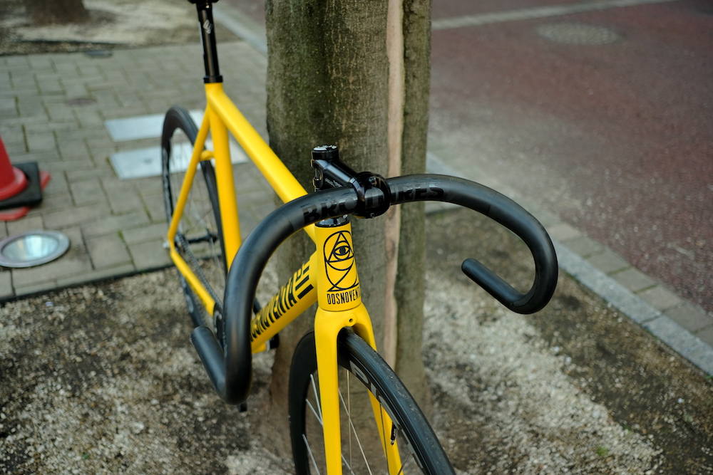 BROTURES's tweet photo. “DOSNOVENTA DETROIT2.0″BumblebeeYellow
コロンバス社のパイプを使って仕上げられたハンドメイドフレームに、マットフィニッシュを施した1台。

@BROTURES 

↓ブログ↓
https://t.co/GYpRg6NWE2

#brotures #ブローチャーズ #leaderbike #リーダーバイク #ピストバイク #自転車 #東京 #渋谷 #原宿 https://t.co/h4Zp7gdK6i