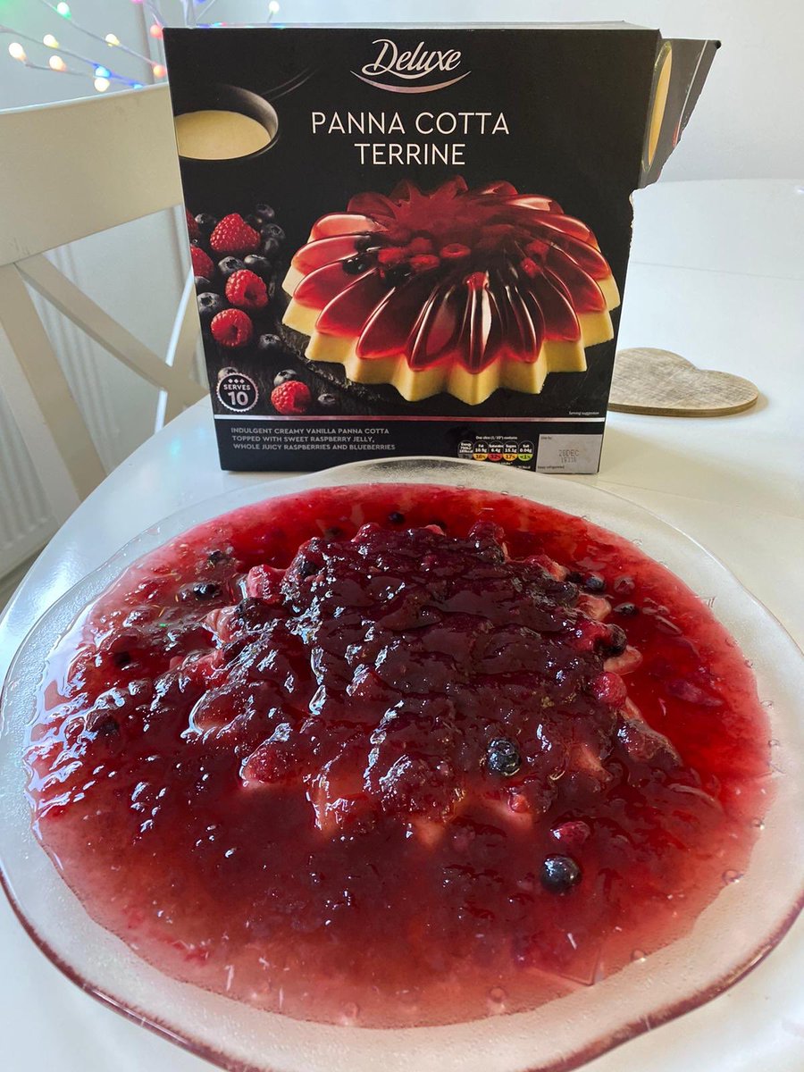 EvLucy's tweet photo. @LidlGB our Christmas Day dessert was such a let down https://t.co/vF8qAsp2wZ