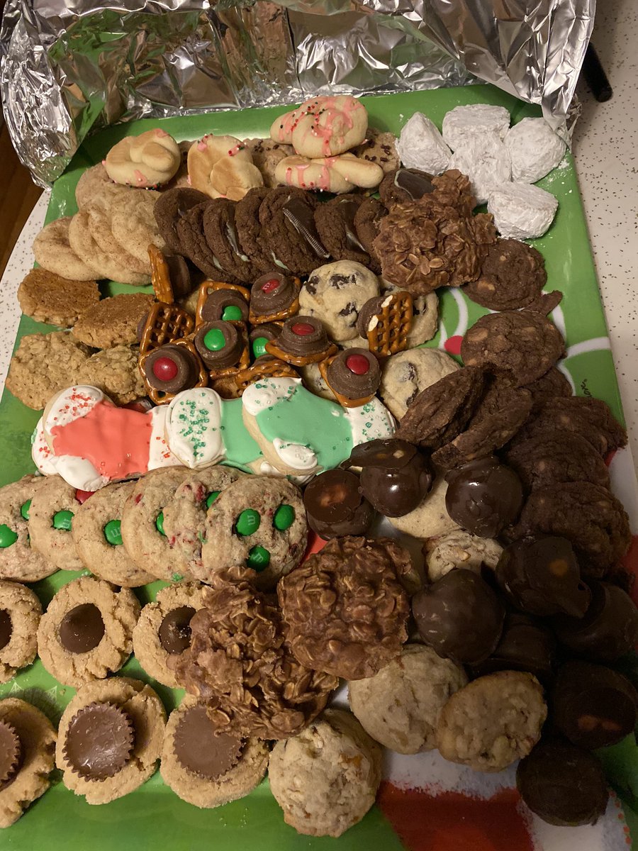If u think u have it good? Imagine having the best sister & she also is the best cook! @brandybaldi Aunt B is truly amazing! U don’t know unless u had some of these! Christmas cookies! #gramabaldiisproudofu #nobakes #knots #justtonameafew