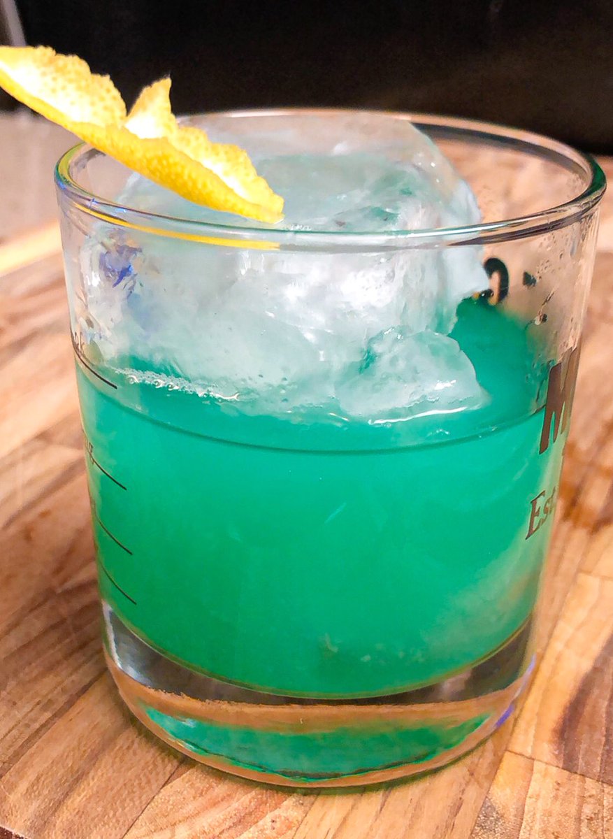 calichasen1's tweet photo. “CBD Aquarium” |🍹🐠🌲
•
•1 Oz Vodka
•1/2 Oz Blue Curaçao
•1/2 Oz Cointreau
•Passionfruit juice
•CBD Tincture
•
#weed #cannabis #marijuana #redjasper #weedporn #thc #cbd #weedstagram #stoner #kush #applecider  #sativa #indica #hightimes #high #life #maryjane #highlife #dab https://t.co/VwerrpbBZ2