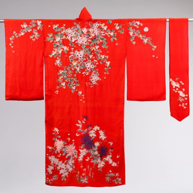 ICOMCostume's tweet photo. On the fourth day of Christmas, a brilliant splash of vivid red in this Kimono made in Japan for export to Western markets, ca. 1910 @NewarkMuseum #dozendaysofdress #festivefashion #redrobes https://t.co/LSnqUjAgd7