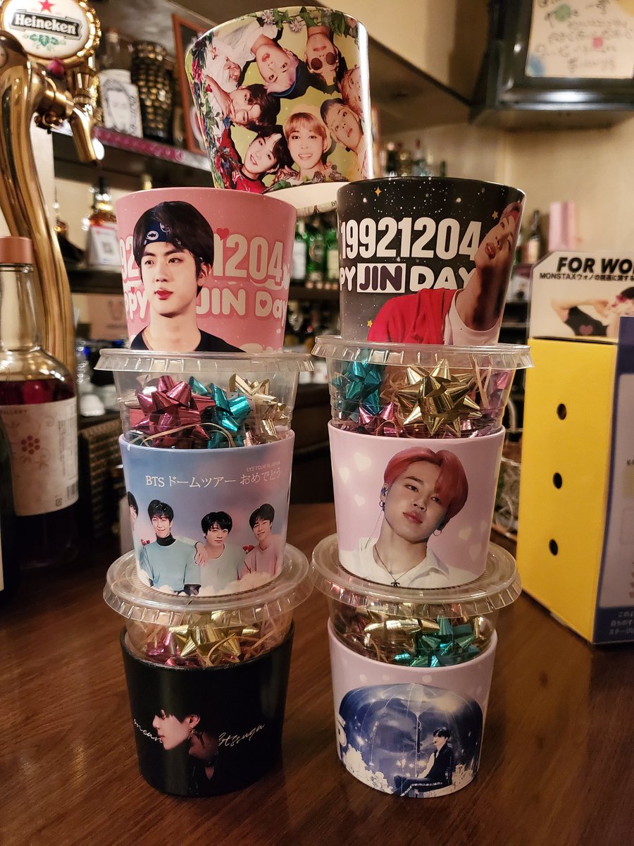 GinsbarR's tweet photo. ✨年末年始のご案内✨
12/31~1/2迄、店休日となります🙇
年明けは1/3より通常営業致します🙌

下記のカップホルダーは随時配布してます🥤✨

#福岡 #天神 #大名 #西通り #カフェ #カップホルダー #バー #誕生日 #BTS #SUPERJUNIOR #MonstaX #TWICE #BTOB #X1 #PRODUCE101JAPAN
@GinsbarR https://t.co/NzgsW9uSn5