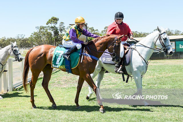 TatumBull's tweet photo. Boxing Day 2019 was one I definitely won’t forget. Was unreal to ride my first winner on It’s A Sahara for Helen Burns &amp; then to score again on Bus Stop Madonna for Paul Krelle which led to my first double which was a dream come true.🏇✌🏼#firstwinner #firstdouble https://t.co/AXhUk0r2pL