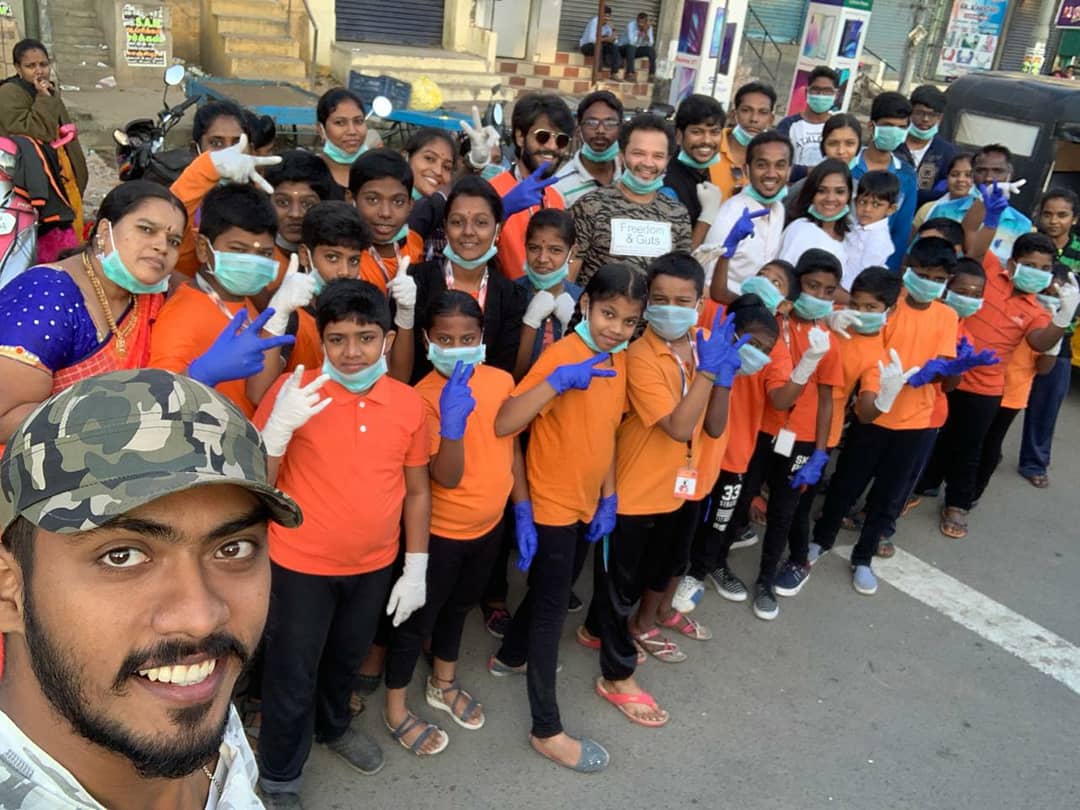 pasumaikanchi's tweet photo. #WalkForPlastic Kids of Kanchipuram in action of clearing plastic garbages around Kamatchi Amman Temple and Bus Stand..  Team @pasumaikanchi https://t.co/eat8Wlx2qr