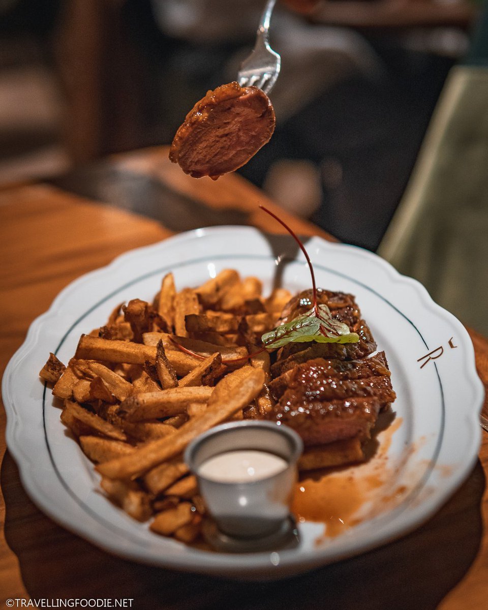 TravellinFoodie's tweet photo. 🎁 INSTAGRAM GIVEAWAY | Happy Holidays! I've partnered with @FairmontRYH to giveaway a DINNER FOR TWO (up to $250 value) to one lucky winner at their new restaurant, Reign. Enter Here: https://t.co/e1lup6a6SO #Toronto #RYHReign #RYHFestive https://t.co/PuiYzvVKvF