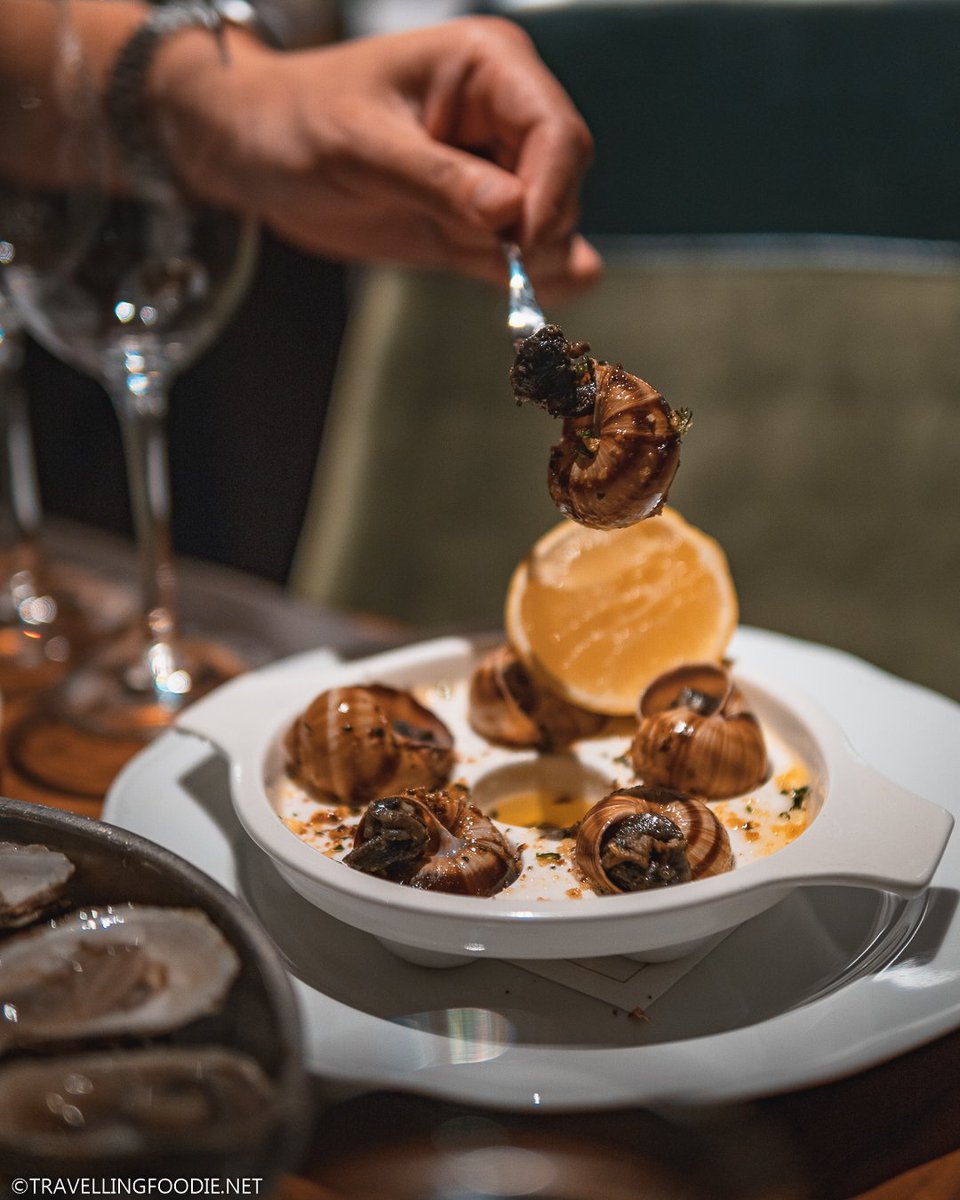 TravellinFoodie's tweet photo. 🎁 INSTAGRAM GIVEAWAY | Happy Holidays! I've partnered with @FairmontRYH to giveaway a DINNER FOR TWO (up to $250 value) to one lucky winner at their new restaurant, Reign. Enter Here: https://t.co/e1lup6a6SO #Toronto #RYHReign #RYHFestive https://t.co/PuiYzvVKvF