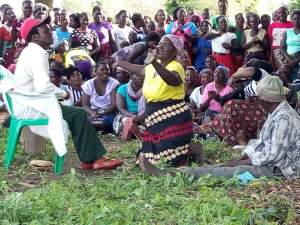 povonewstv's tweet photo. Villagers in Karonga, Malawi killed 3 elderly people over allegations that were practising witchcraft on Thursday, 26 December 2019 

A healer declared that three are witches during a community meeting and they were later murdered.

#Malawi #Karonga https://t.co/OJI24o1ezT