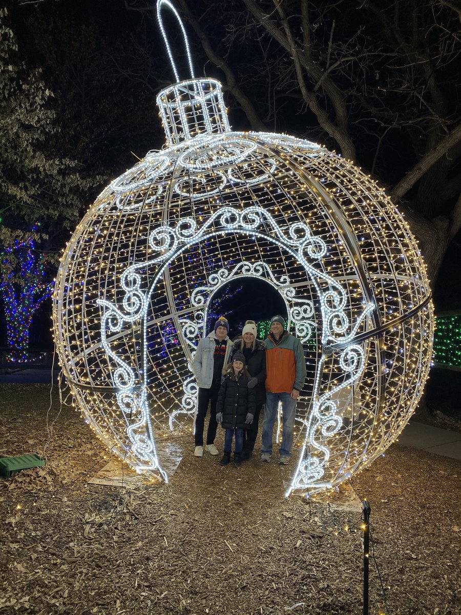 keridaffer's tweet photo. Zoo lights with my favs. https://t.co/RKYzGCXVA4