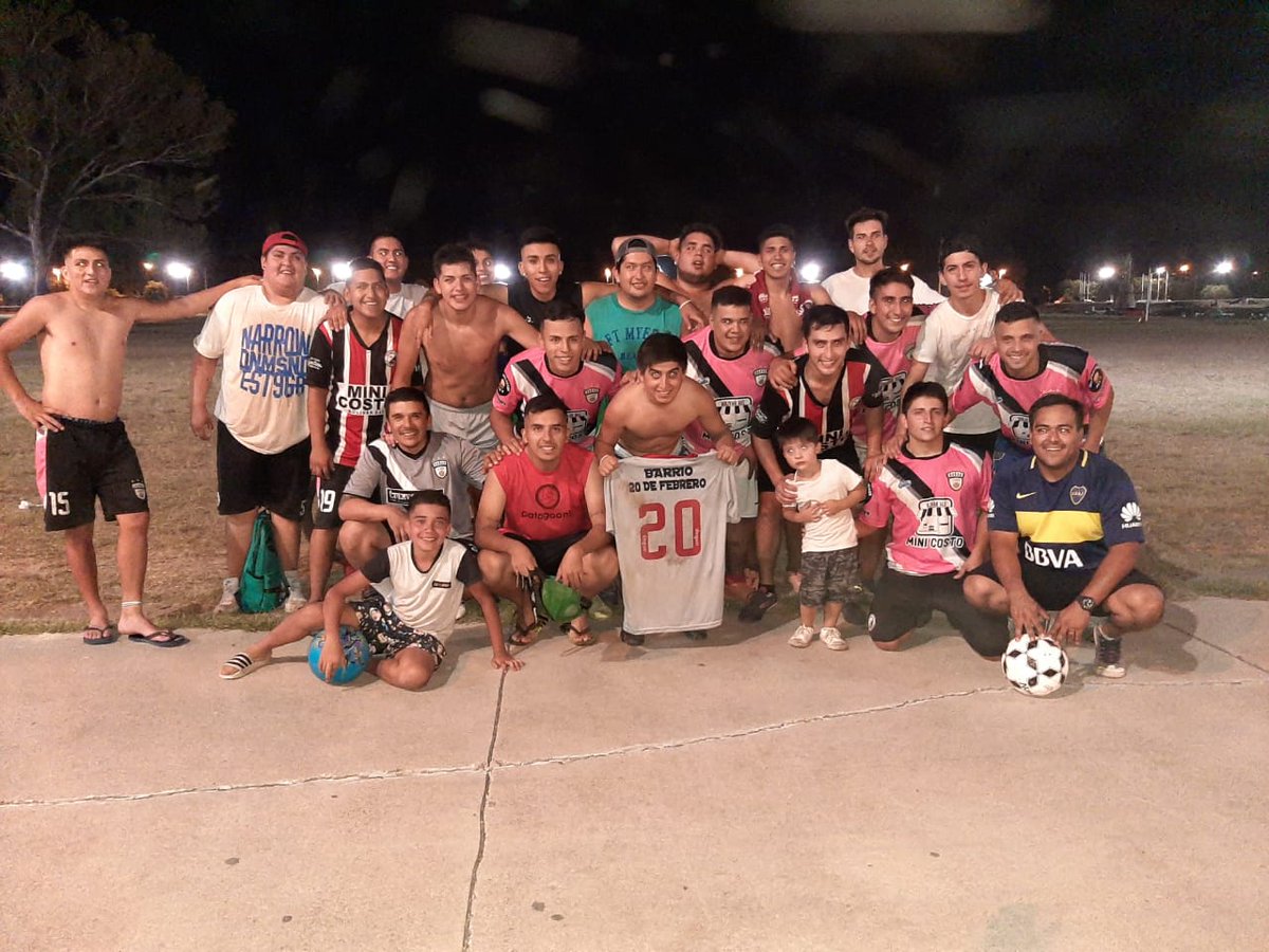 GonzaTrobiani's tweet photo. Otro año más, la banda que siempre está #Off2019 #LN https://t.co/FVA2qbU5UM