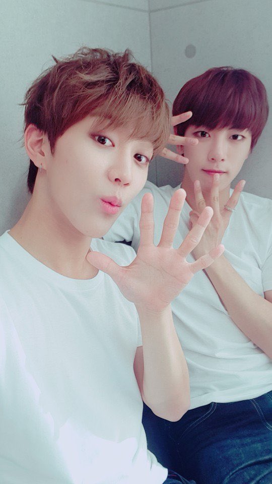3355_files's tweet photo. 📂 files
 └📁 important                                     
   └📁 very important
       └📁 very very important
            └📁 3355 selca(s) throughout the era
#골든차일드 #Golden_Child #지범 #주찬 https://t.co/acOfJcqRZk