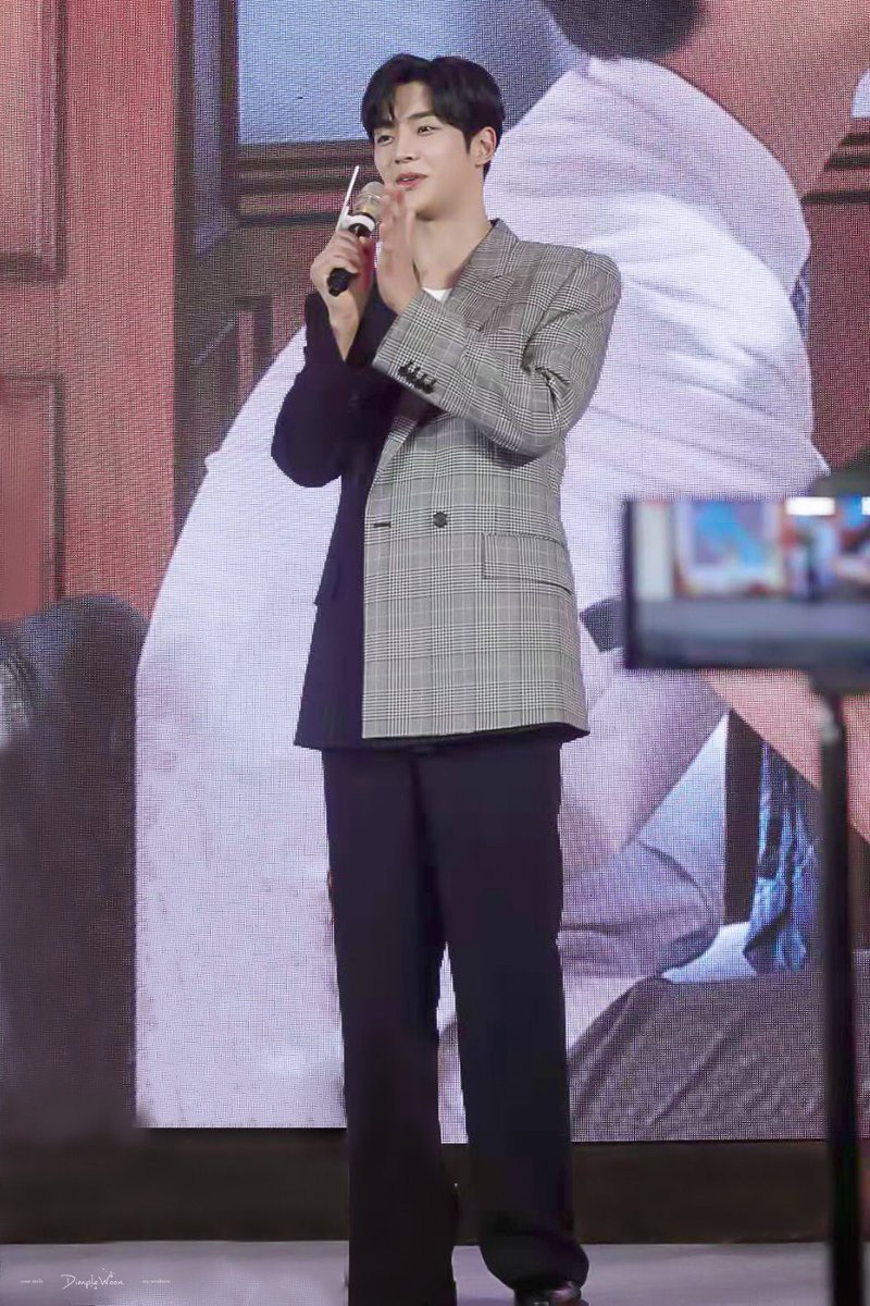 dimplewoon_'s tweet photo. 191227 칭다오팬싸

#SF9 #에스에프나인 #로운 #ROWOON  @SF9official https://t.co/RqYUX4w0ua