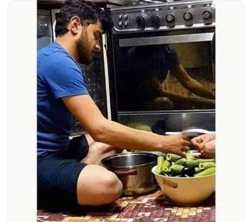 AyaHussein78's tweet photo. لما تبقي عايز تقول لمامتك إنك أخيراً لقيت الشخص المناسب، بس مش عارف تبدأ الموضوع إزاي 😂 https://t.co/7gWddUtTMt