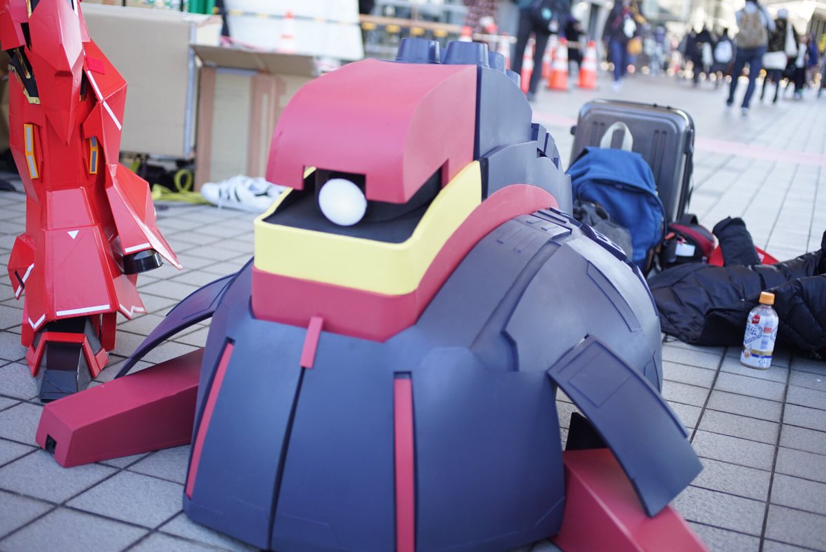 ハチベエ シン ナウシカ希望 Twitterren エントランスでガンダムコス バウンドドッグが伏せている犬みたいで可愛い C97コスプレ