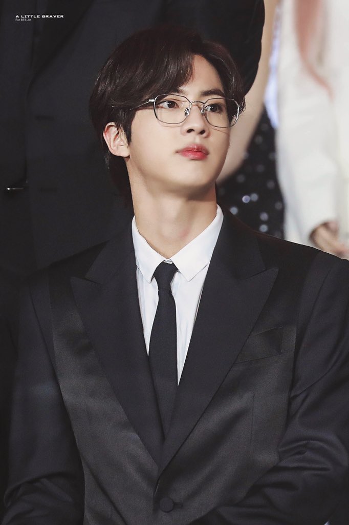 ALittleBraver92's tweet photo. 191227 KBS #Jin #진 #석진 #김석진 @BTS_twt https://t.co/vzesngN3Ob