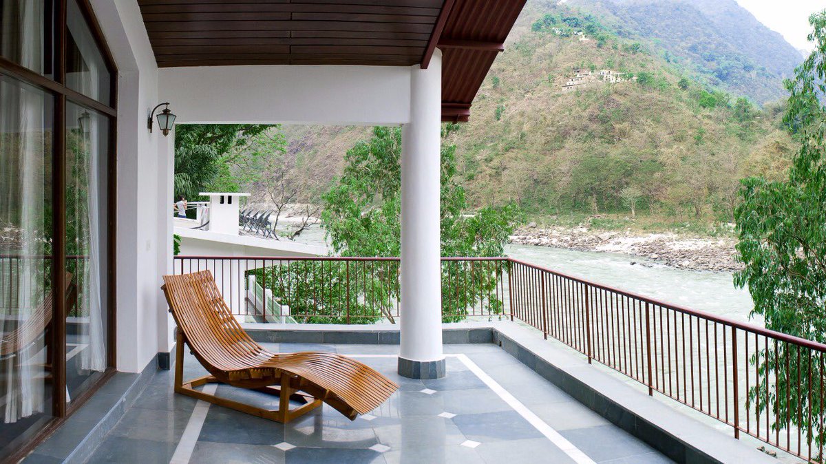 Neemrana_Hotels's tweet image. Hurry! Last few rooms left at Neemrana’s Glasshouse on the Ganges for a quiet New year Getaway. Book now to ring in New Year 2020 overlooking the pristine waters of the Ganges!
#Staycation #Getaway #GetawayDestination #Holiday #LazyTraveller #Ganga #Ganges #Rishikesh #Uttarakhand