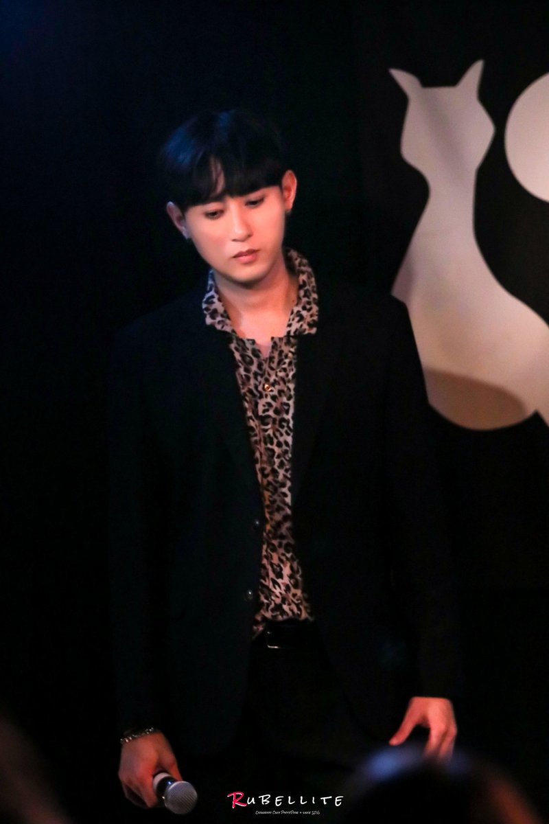 RUBELLITE_85's tweet photo. [2019.12.14] 
チャンウ(@Ccc_Woo )
WINTER LIVE &amp; MEETING 2019 2部
新宿 Cat's hole

撮影曲『Christmas Time』
from Project.CS

#창우 #이창우 #チャンウ #ソロ活動 #솔로활동 #DAWN #FORYOU  #UNTIL_THE_DAWN #ChristmasTime #ProjectCS #撮影可能曲 https://t.co/q7MkKESUKA