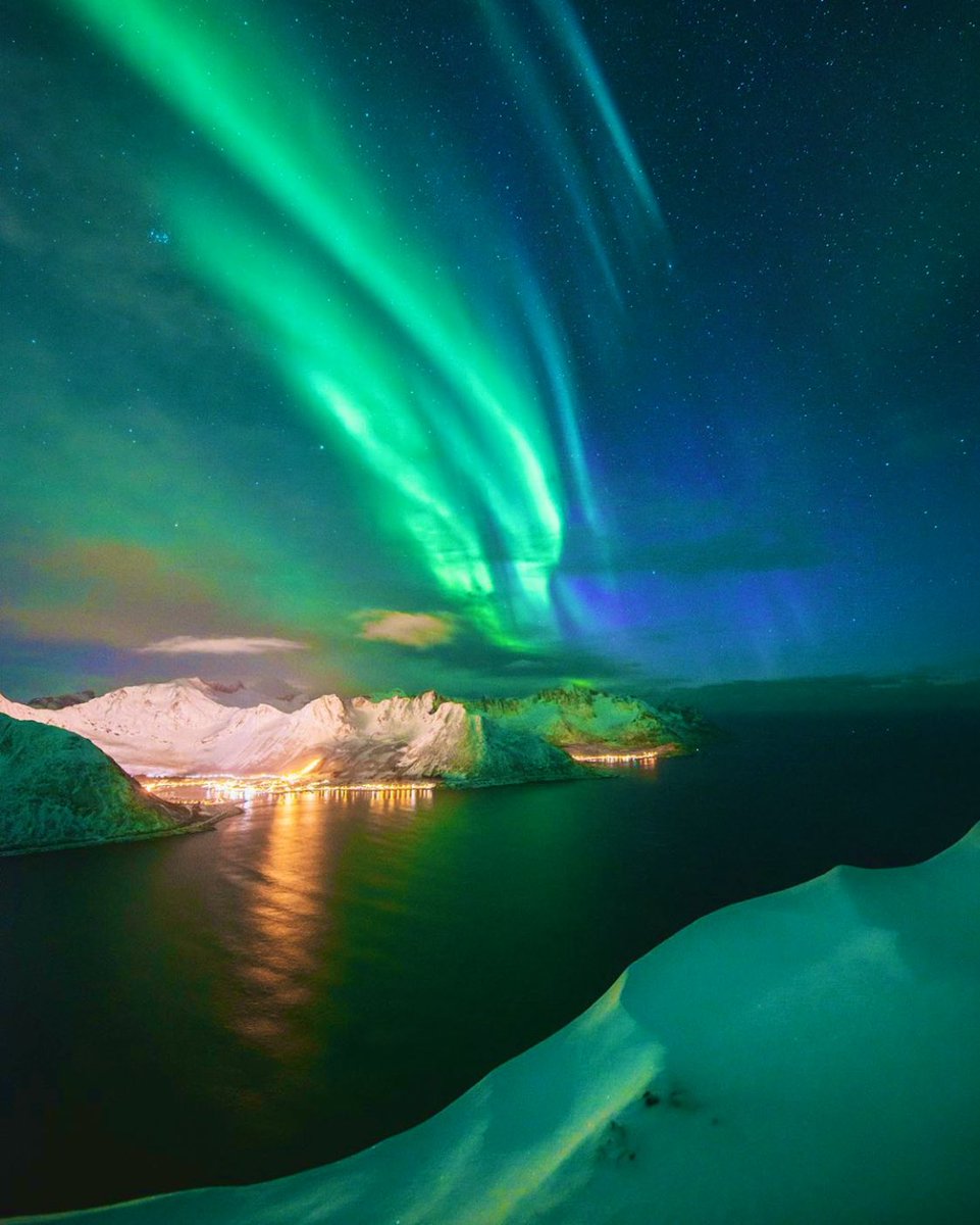 TravellerThing's tweet photo. Who’s coming to see the lights in 2020? 👋🏻 https://t.co/OsBabCCAwY